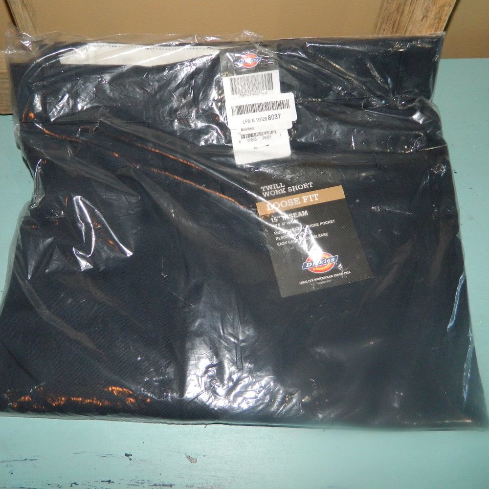 Dickies Mens Twill Work Shorts Loose Fit 15" Inseam Size 30 NWT (G-18)